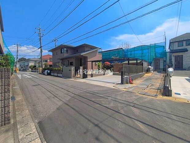 前面道路を含めた現地写真です。