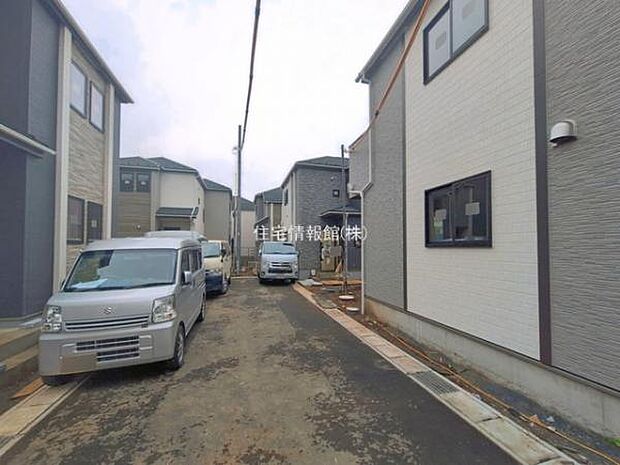 前面道路を含めた現地写真です。