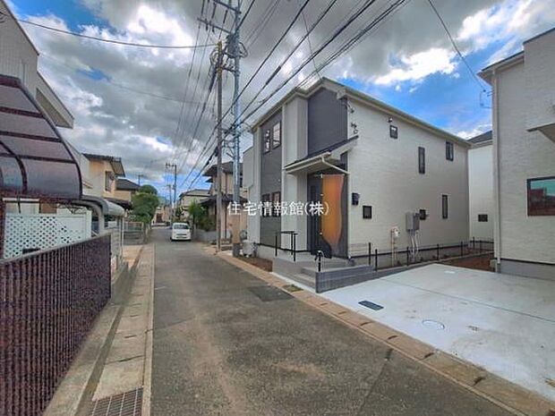 前面道路を含めた現地写真です。