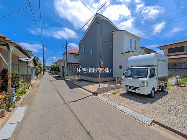前面道路を含めた現地写真です。