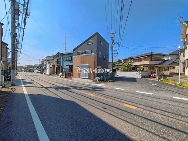 前面道路を含めた現地写真です。
