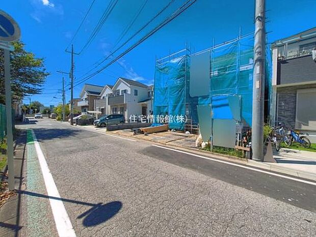前面道路を含めた現地写真です。