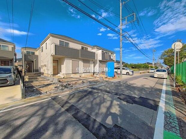 前面道路を含めた現地写真です。