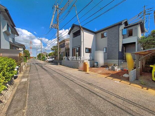 前面道路を含めた現地写真です。