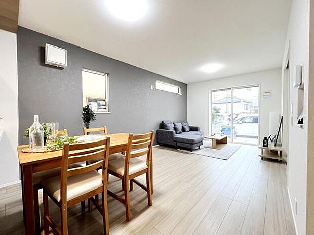 家族団らんの場所としてゆったりと居心地の良いリビングです。