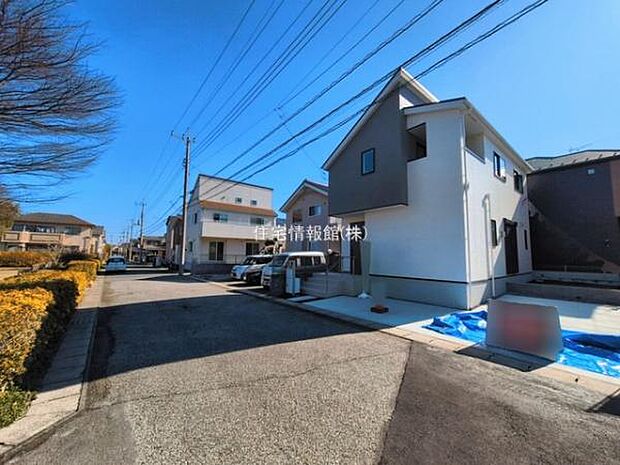 前面道路を含めた現地写真です。