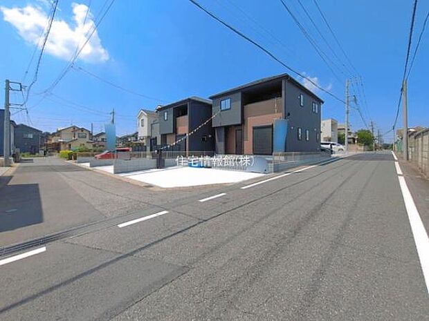 前面道路を含めた現地写真です。