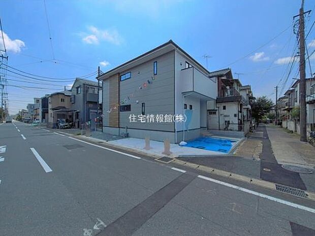 前面道路を含めた現地写真です。