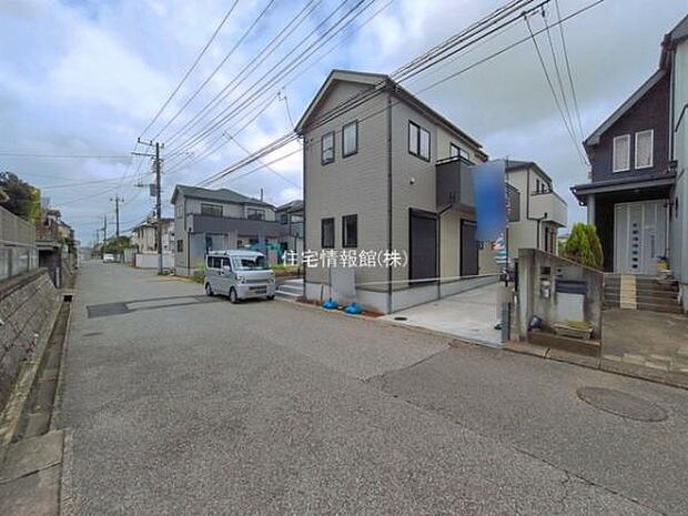 前面道路を含めた現地写真です。