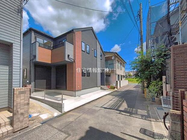 前面道路を含めた現地写真です。