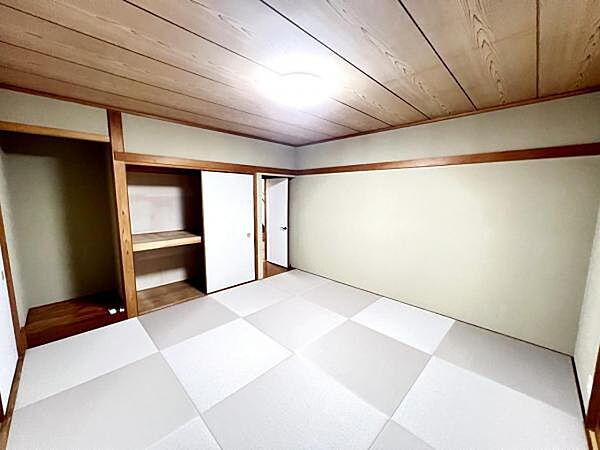 和室スペースです。畳のお部屋は寛げる空間ですね。