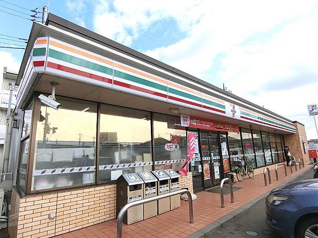 セブン-イレブン 柏東台店まで約1270m(徒歩16分)