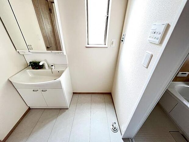 お天気を気にせずお洗濯ができ、室内干し可能です。