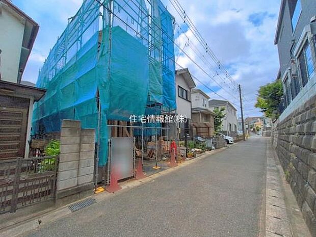 前面道路を含めた現地写真です。