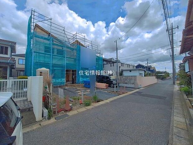 前面道路を含めた現地写真です。
