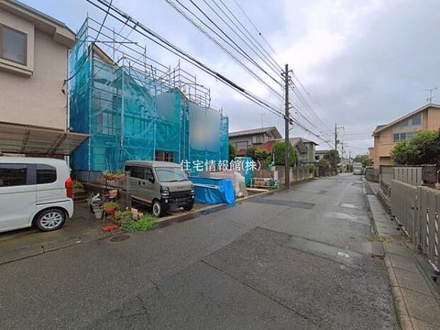 前面道路を含めた現地写真です。