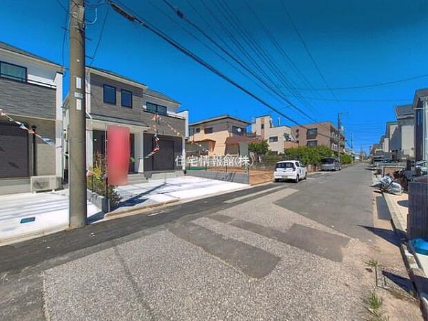 前面道路を含めた現地写真です。