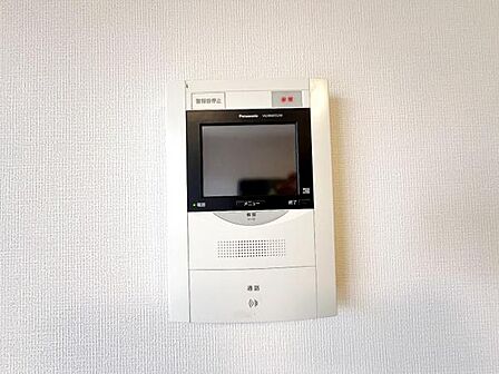 訪問者を確認できるTVモニター付きインターフォンです。