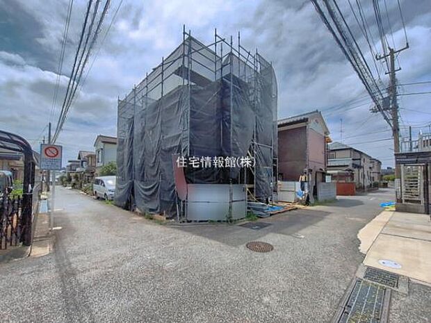 前面道路を含めた現地写真です。