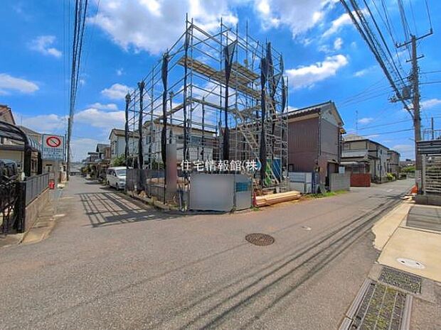前面道路を含めた現地写真です。