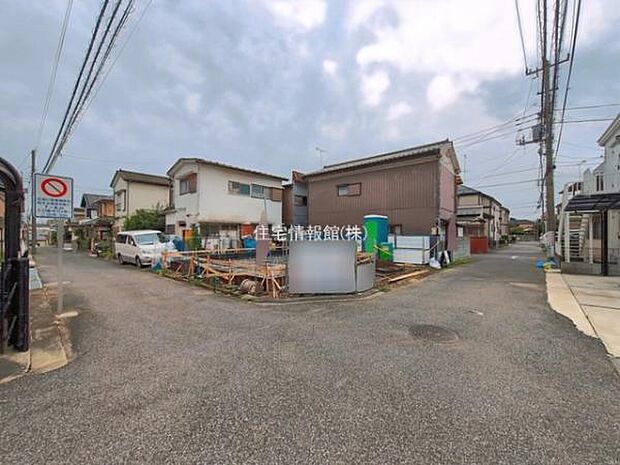 前面道路を含めた現地写真です。