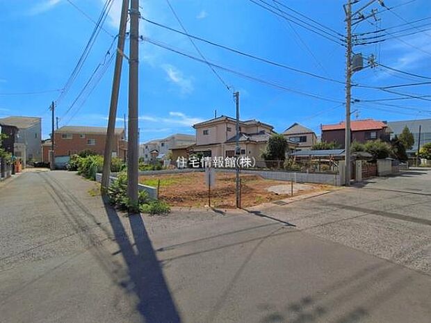 前面道路を含めた現地写真です。