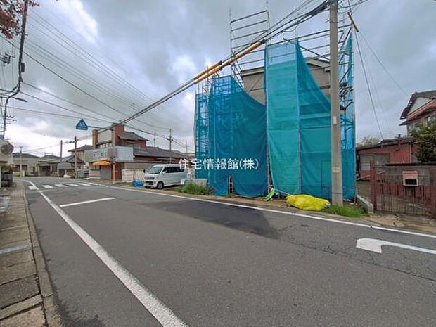 前面道路を含めた現地写真です。