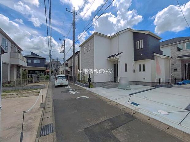 前面道路を含めた現地写真です。