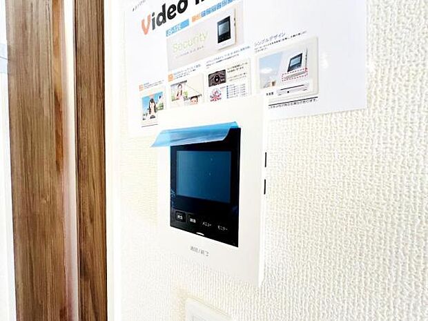 訪問者を確認できるTVモニター付きインターフォンです。