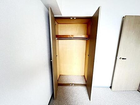 いつでもお部屋をスッキリお使い頂ける収納スペースを設置。