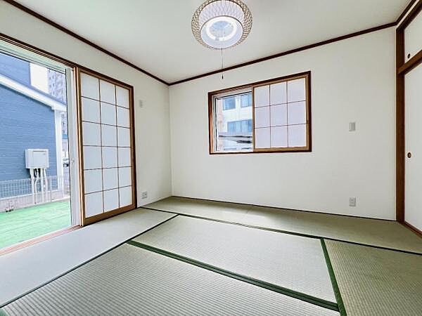和室スペースです。畳のお部屋は寛げる空間ですね。