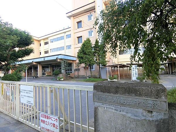 柏市立松葉中学校まで約1040m（徒歩13分）