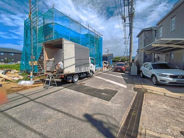 前面道路を含めた現地写真です。