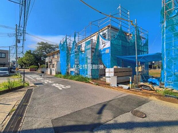 前面道路を含めた現地写真です。
