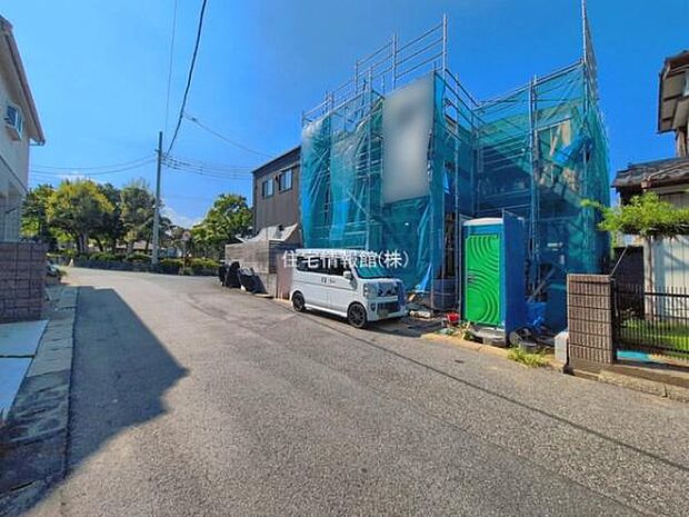 前面道路を含めた現地写真です。
