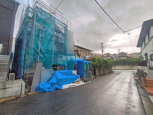 前面道路を含めた現地写真です。