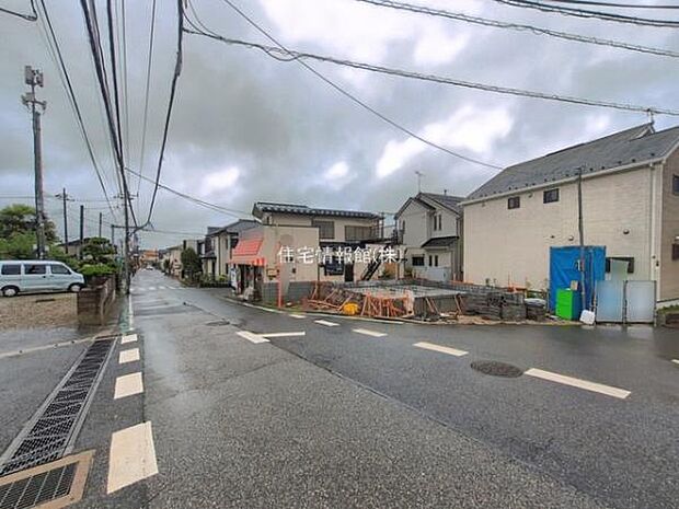 前面道路を含めた現地写真です。