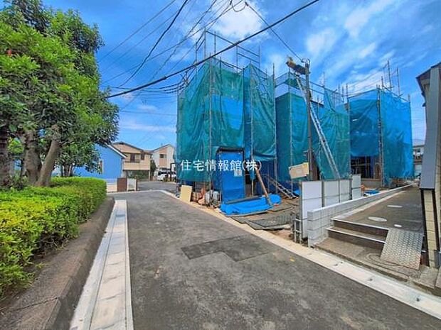 前面道路を含めた現地写真です。