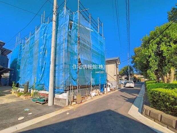前面道路を含めた現地写真です。