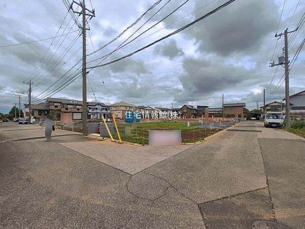 前面道路を含めた現地写真です。