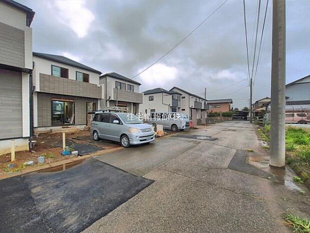 前面道路を含めた現地写真です。