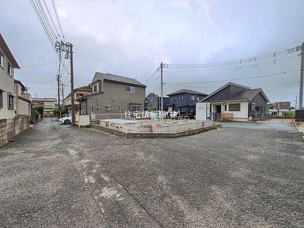 前面道路を含めた現地写真です。