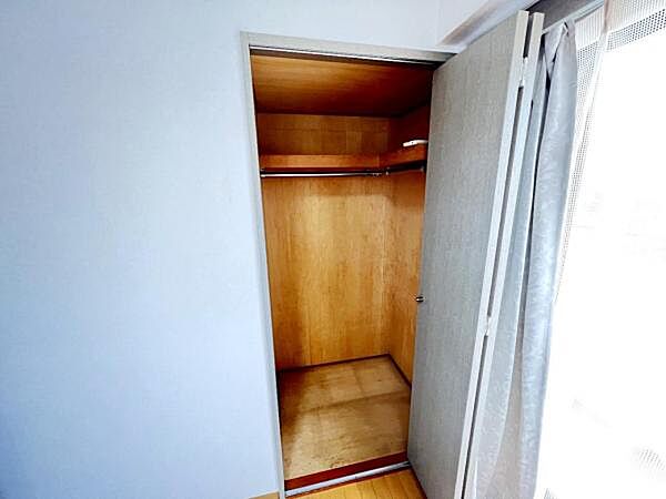 いつでもお部屋をスッキリお使い頂ける収納スペースを設置。