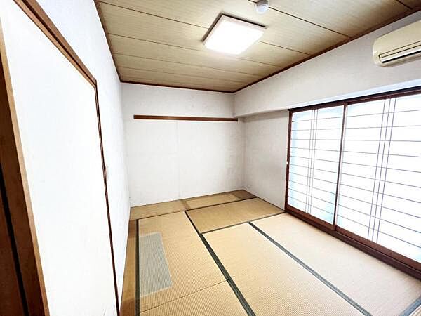 和室スペースです。畳のお部屋は寛げる空間ですね。