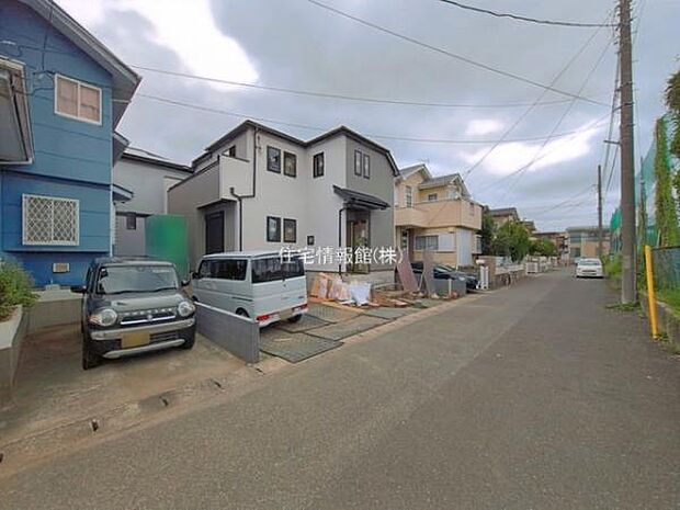 前面道路を含めた現地写真です。