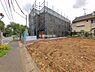 外観：前面道路を含めた現地写真です。