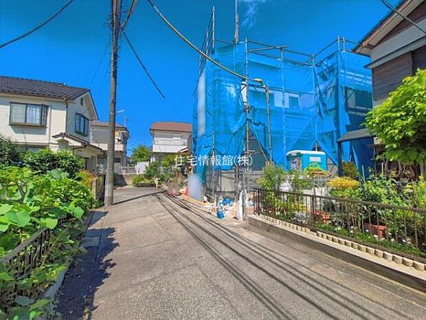 前面道路を含めた現地写真です。