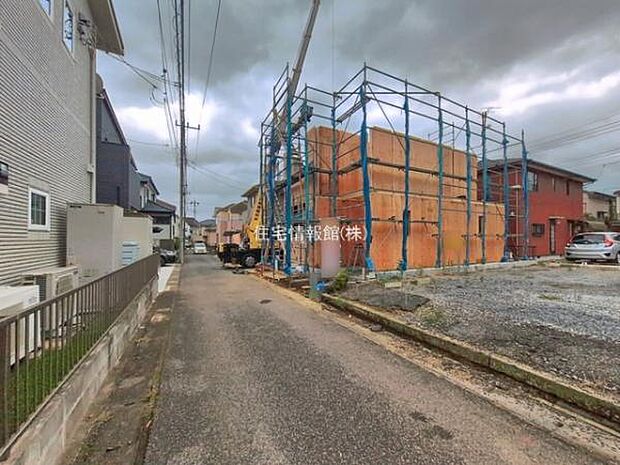前面道路を含めた現地写真です。