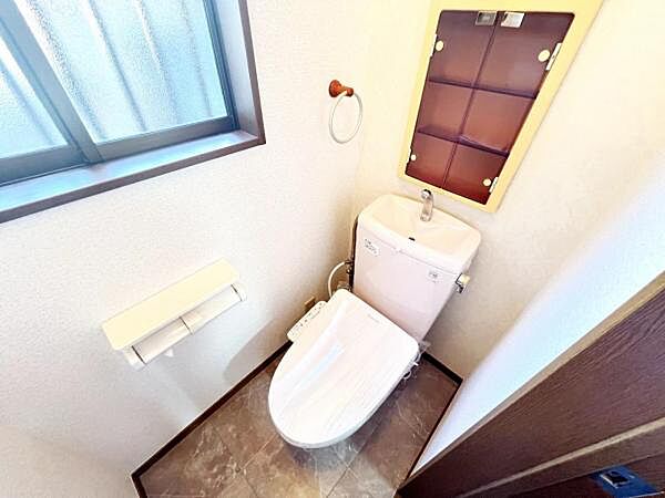 ほっと安らげるトイレ空間です。
