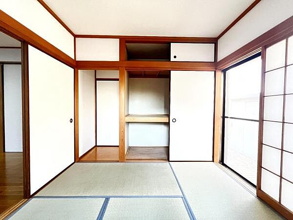 和室スペースです。畳のお部屋は寛げる空間ですね。